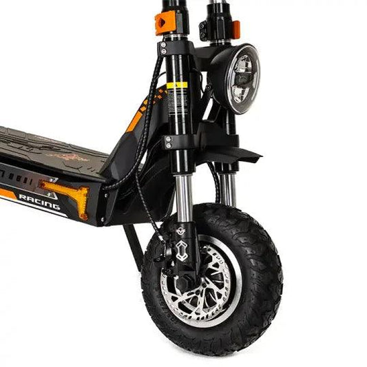 Närbild på KuKirin G4 Max – framdäck med hydraulfjädring och kraftfull LED-strålkastare